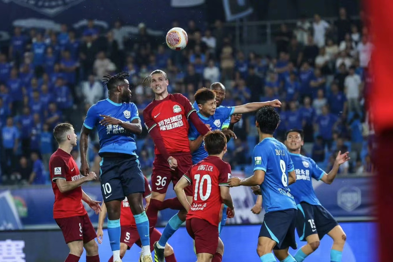 包含河南队再战胜对手，胜利美酒赐献排名榜首的词条